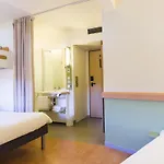 瓦朗斯宜必思快捷酒店 酒店 瓦朗斯